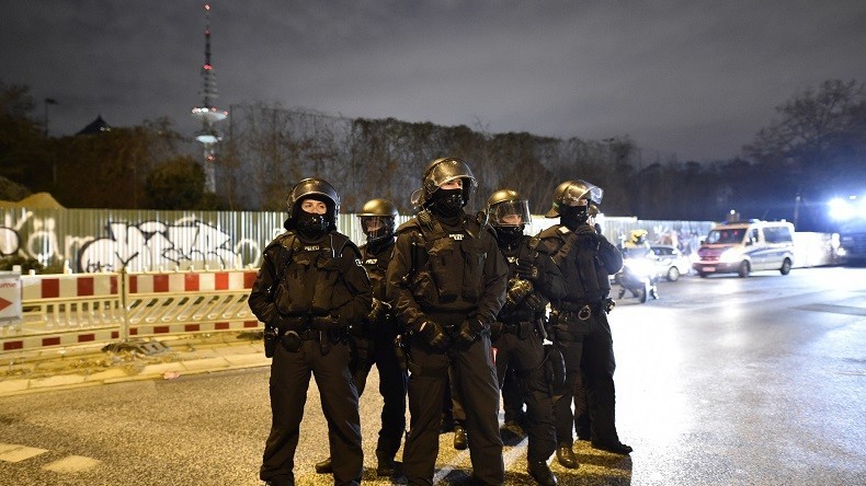 Berlin : les forces spéciales ont mené un raid dans le centre de migrants de Tempelhof