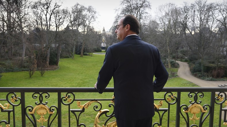 Après son renoncement, François Hollande n'aurait pas complètement renoncé