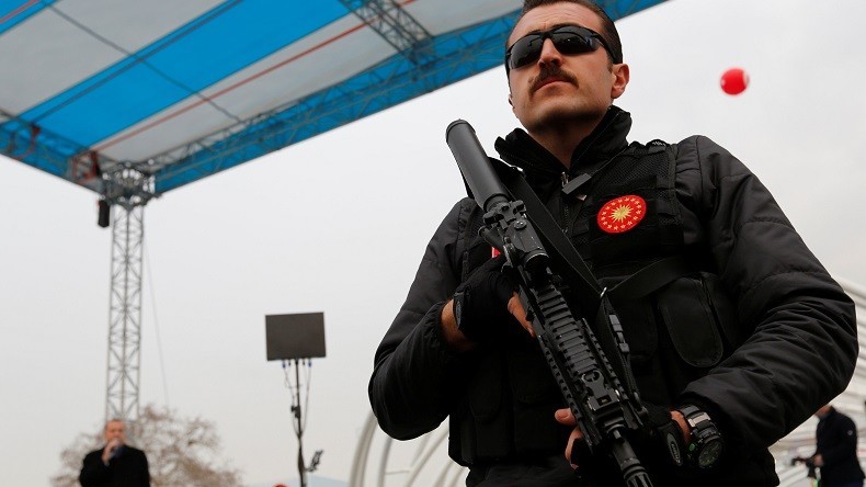 Assassinat de l'ambassadeur russe : le site de la télévision publique néerlandaise bloqué en Turquie