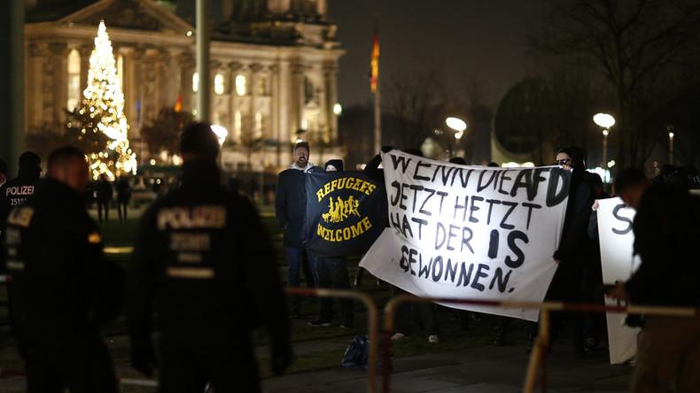 Le rassemblement anti-réfugiés à Berlin rencontre la protestation pro-réfugiés
