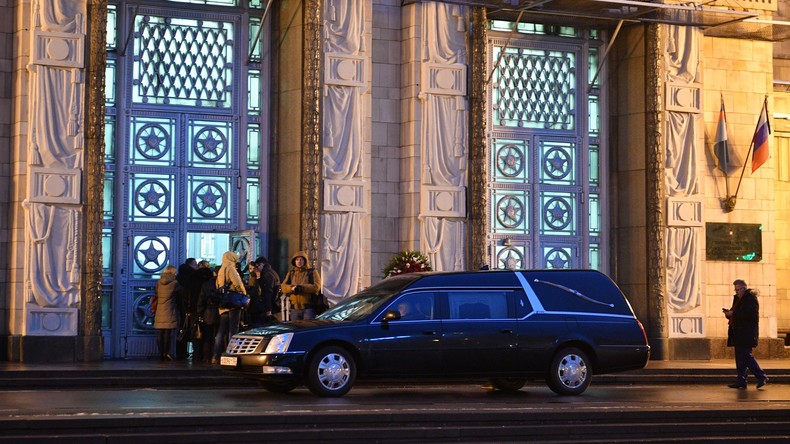 Sergueï Lavrov s'exprime lors de la cérémonie en l'honneur de l'ambassadeur russe tué en Turquie