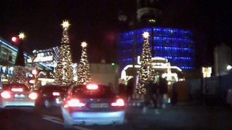 Une caméra installée dans un véhicule a filmé le camion de l’attentat de Berlin (VIDEO)