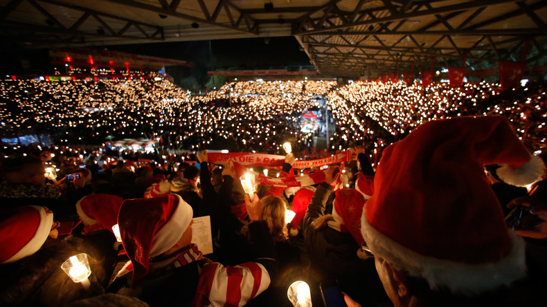 Allemagne : des milliers de supporters illuminent un stade de leurs bougies (VIDEO)