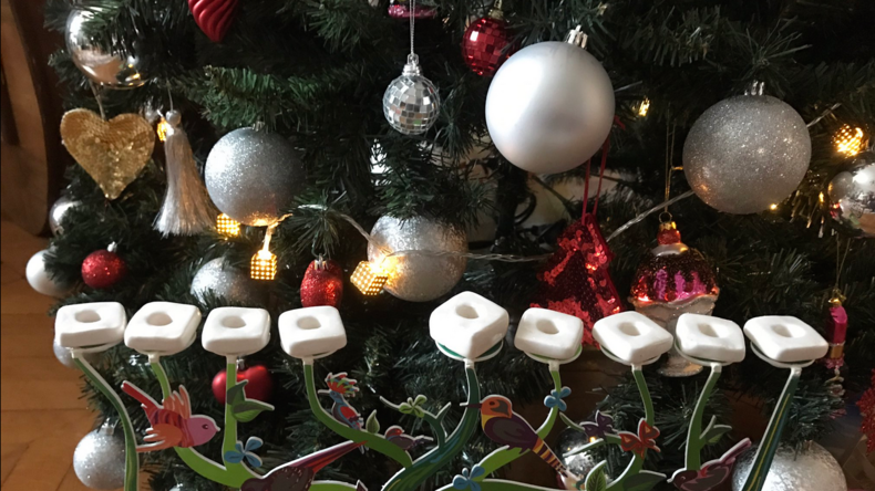 Fillon, Le Pen, Valls... Les politiques français vous souhaitent un joyeux Noël (ou de bonnes fêtes)