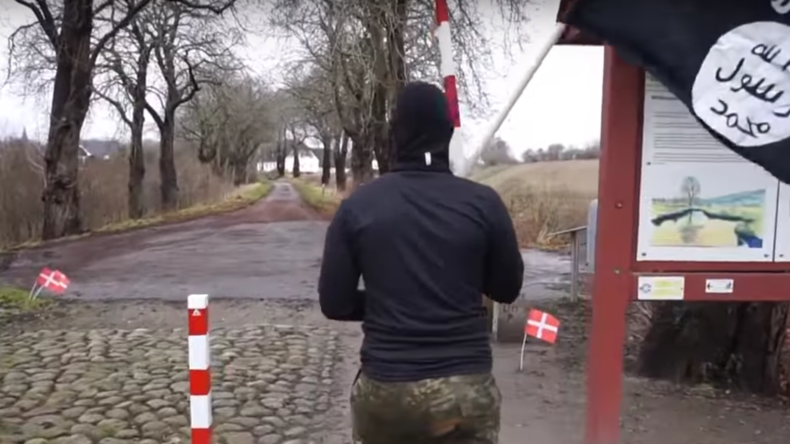 Qui est cet homme masqué traversant la frontière germano-danoise avec un drapeau de Daesh ? (VIDEO)