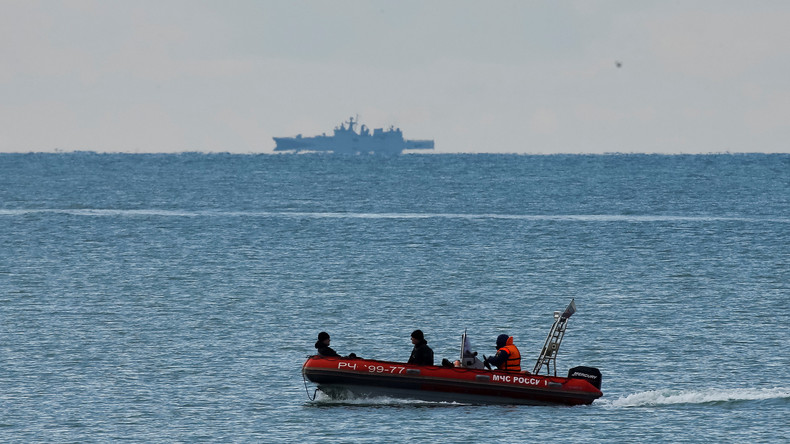 Crash en Russie : une boîte noire retrouvée, la recherche des corps se poursuit