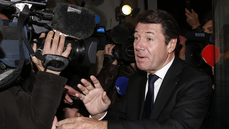 14 juillet : Christian Estrosi annonce la sortie d'un livre «qui va faire mal à Cazeneuve»