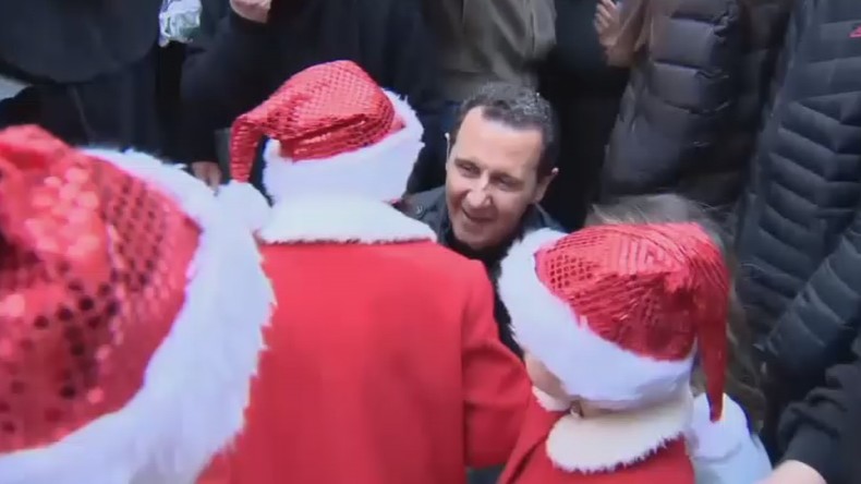 Bachar al-Assad et son épouse rendent visite aux orphelins du monastère Saidnaya pour Noël