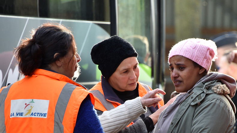 Des réfugiés mineurs de la «Jungle» de Calais poursuivent Londres en justice