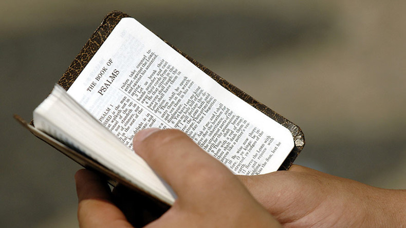 Autriche : une femme lisant la Bible poignardée par un demandeur d’asile afghan