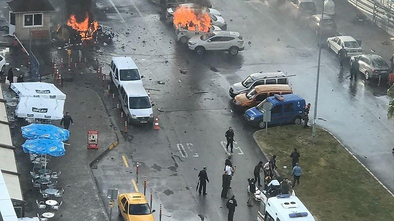 Turquie : explosion d'une voiture piégée près d'un tribunal à Izmir, au moins deux morts