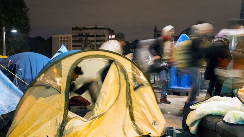 Des associations remontent des campements de migrants à Paris (PHOTOS, VIDEO)