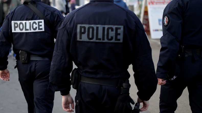 Policiers roués de coups à Bobigny : deux personnes mises en examen, dont une écrouée