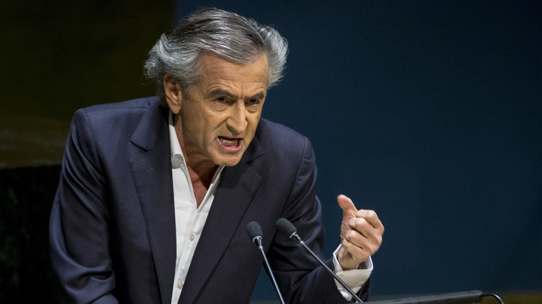 Peut-on comparer le port de la burqa au port d'un uniforme nazi ? BHL dit oui, le droit dit non