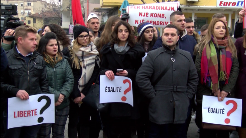 Des Albanais manifestent pour soutenir l’ex-Premier ministre du Kosovo (VIDEO)