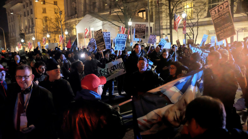 Plusieurs milliers de manifestants anti-Trump à New York (PHOTOS, VIDEOS)