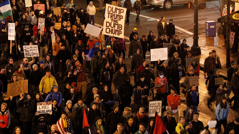 Manifestation anti-Trump à l’université de Washington : une personne blessée par balle