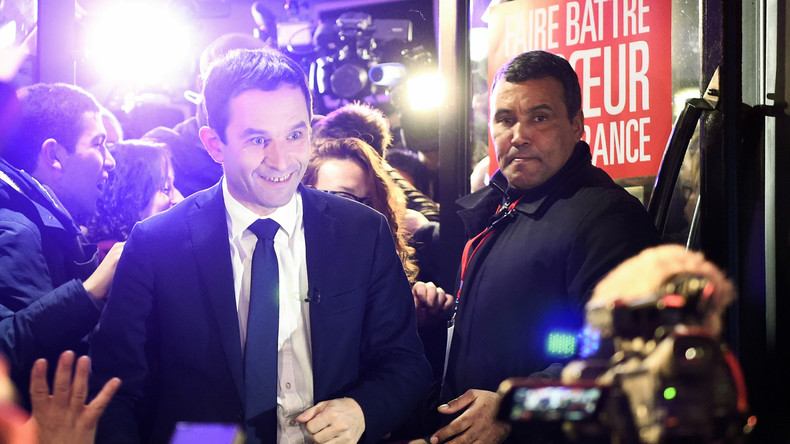 Envol d'Hamon, frustration de Valls... Twitter dissèque le premier tour de la primaire de la gauche