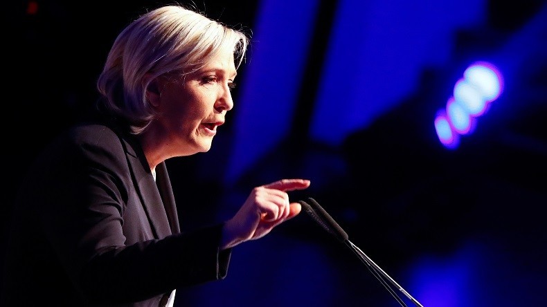 «Il va falloir travailler» : quand Marine Le Pen accuse Europe 1 de faire des fake news (VIDEO)