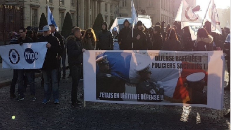 Les policiers en colère manifestent à Paris et dans plusieurs villes de France (VIDEO)