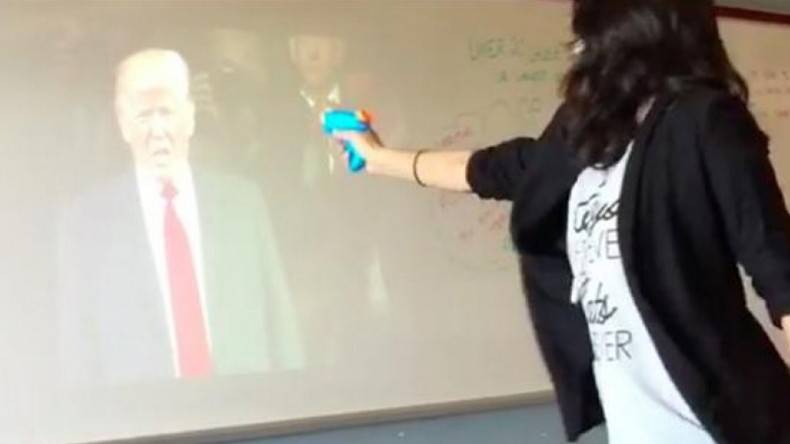 Un prof de lycée américain fait scandale en mimant l'assassinat de Trump dans sa classe