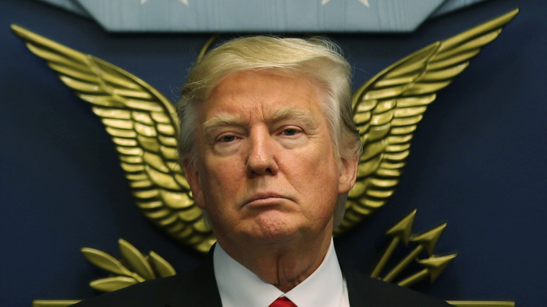 Trump signe un décret destiné à stopper l'entrée aux Etats-Unis de terroristes islamiques radicaux