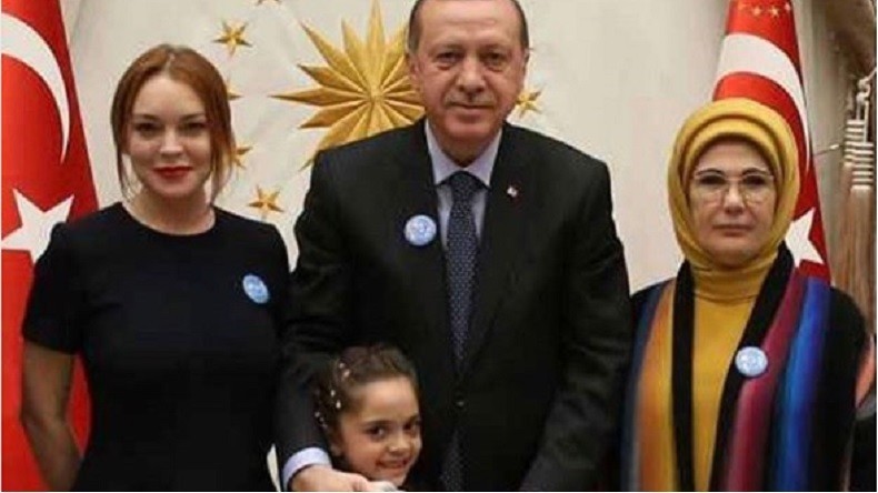 Lindsay Lohan à la rescousse des réfugiés syriens rencontrE Erdogan et la petite Bana