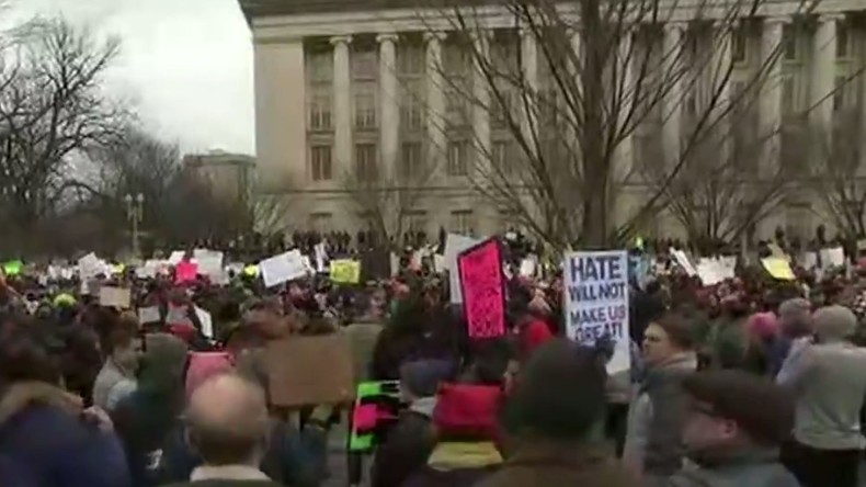 Washington : des Américains se révoltent contre le décret anti-réfugiés de Donald Trump