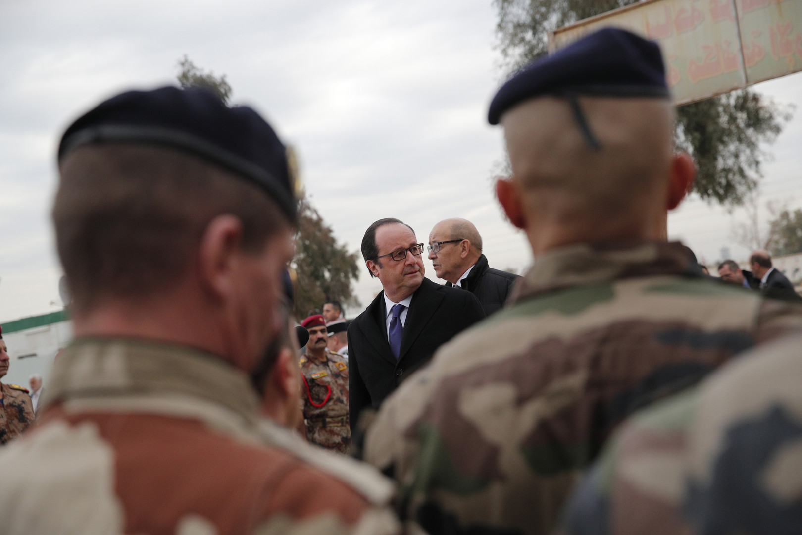 Le président français en Irak, au plus près du front anti-Daesh