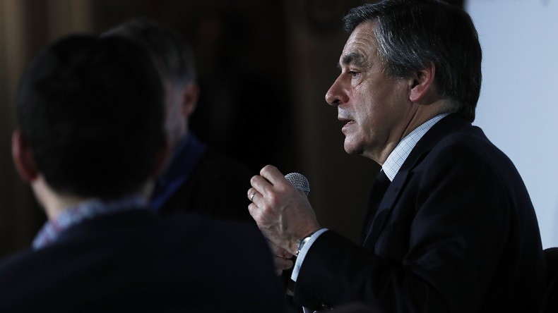 En pleine affaire Penelope Fillon, Macron, Ciotti et NKM défendent la présomption d'innocence