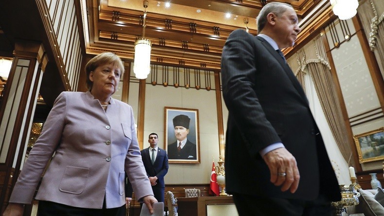 «Terrorisme islamiste» : l'expression de Merkel qui a «blessé» Erdogan