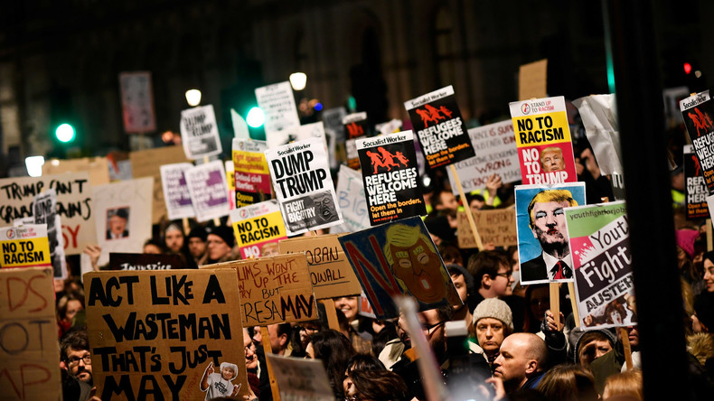 Des Londoniens manifestent contre le décret de Donald Trump sur l’immigration