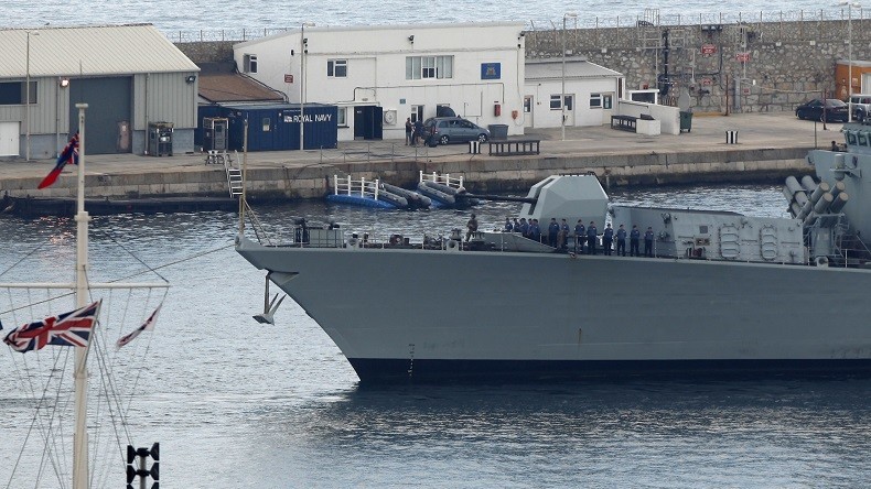 Les navires britanniques sont «si bruyants» que les sous-marins russes les entendent à 160km