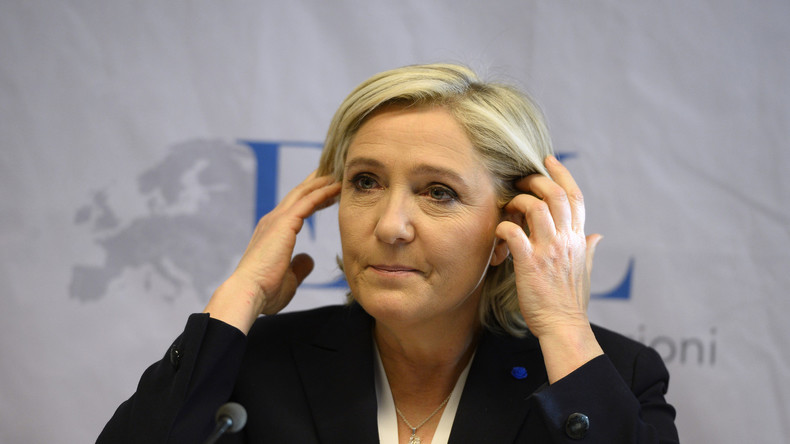 «On a envie de la pousser dans l'océan» : quand un prof de Sciences Po «plaisante» sur Marine Le Pen