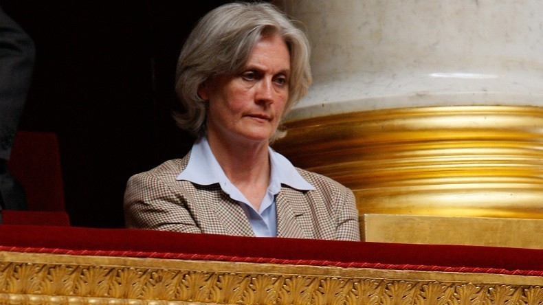 Affaire Fillon : la journaliste britannique dément avoir téléphoné à Penelope Fillon pour s'excuser