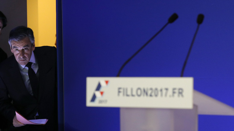 Nouveau couac pour François Fillon : sa femme travaillait en réalité pour lui depuis 1986