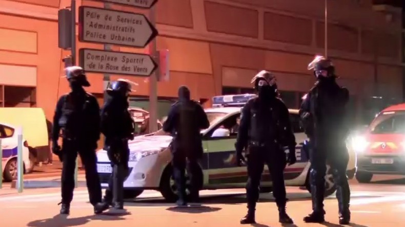 Aulnay-sous-Bois : des policiers ont tiré à balles réelles, une voiture de la BAC aspergée d'essence