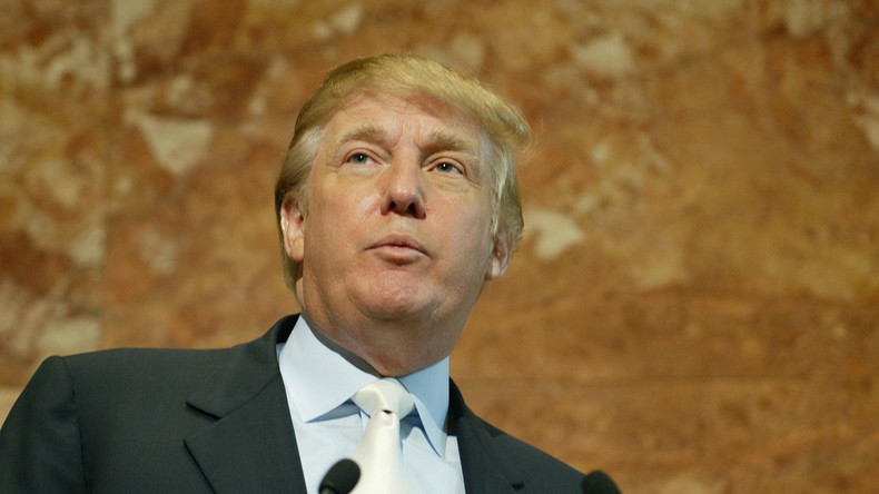 Donald Trump en peignoir sur internet : nouvel épisode insolite d'une bataille médiatique