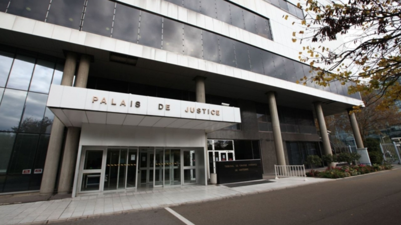 «Les Arabes» : la Une à l’origine d’une bataille judiciaire entre Le Point et Arrêt sur images