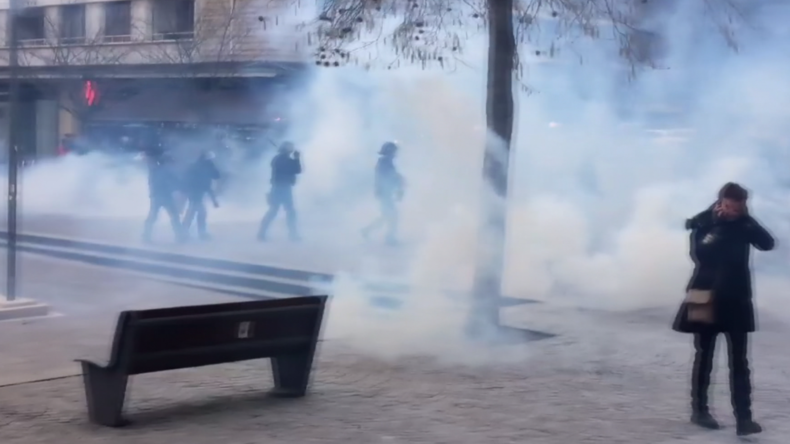 Les manifestants en soutien à Théo dispersés à coups de gaz lacrymogènes à Rouen (VIDEO)