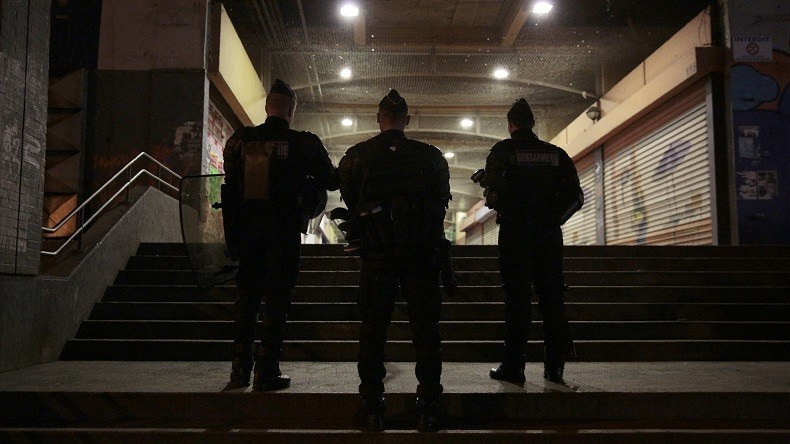 Affaire Théo : les caméras de surveillance semblent confirmer la version d'un des policiers