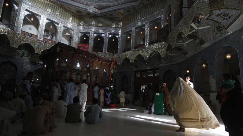 Pakistan : au moins 72 personnes tuées par l'explosion d'une bombe dans un sanctuaire soufi