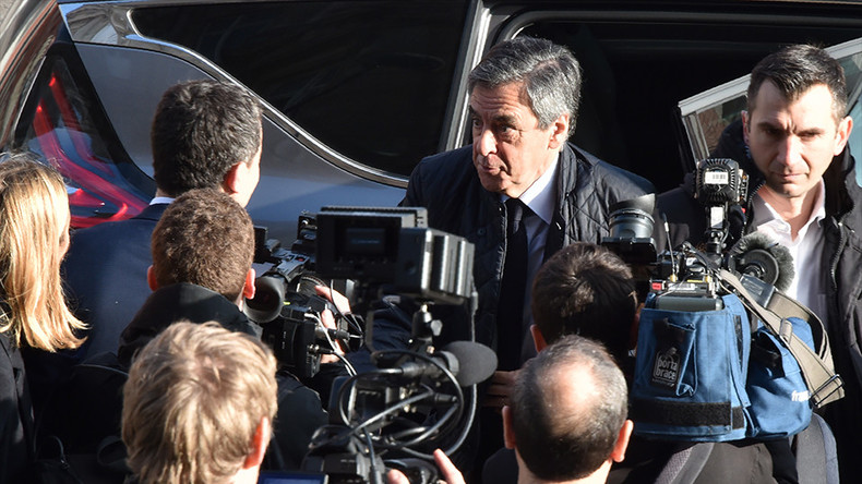 Casseroles et slogan «En prison !» : la visite mouvementée de François Fillon à Tourcoing
