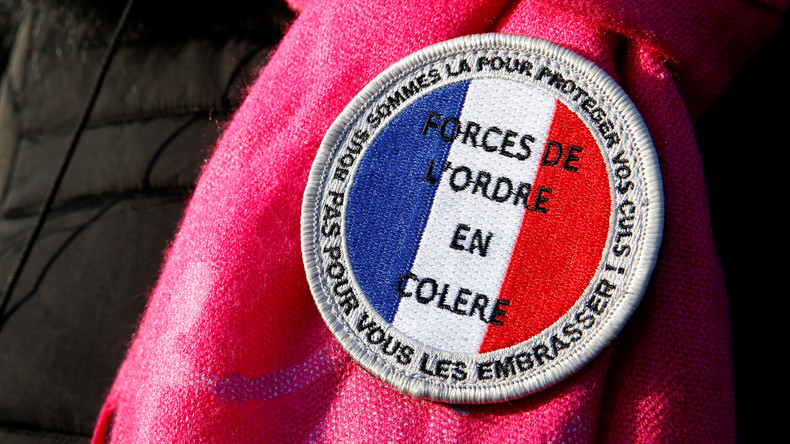 Bobigny : un homme attaque des policiers au couteau et ressort libre, la police choquée