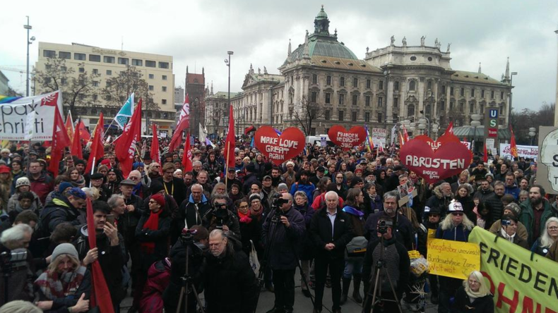Munich : 1 500 manifestants anti-OTAN protestent, 4 000 policiers déployés (VIDEO)