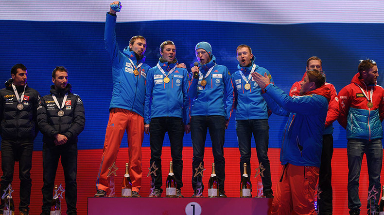 Des biathlètes russes chantent leur hymne a cappella après une gaffe des organisateurs (VIDEO)