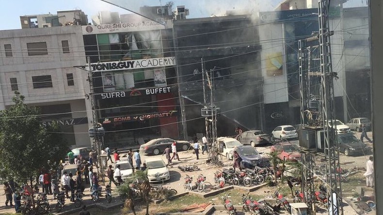 Pakistan : une bombe tue au moins six personnes à Lahore (VIDEO, IMAGES)