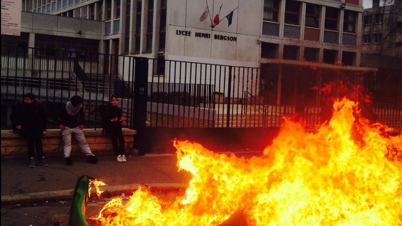 Plusieurs lycées d'Ile-de-France bloqués suite à l'affaire Théo, des incidents à déplorer (IMAGES)