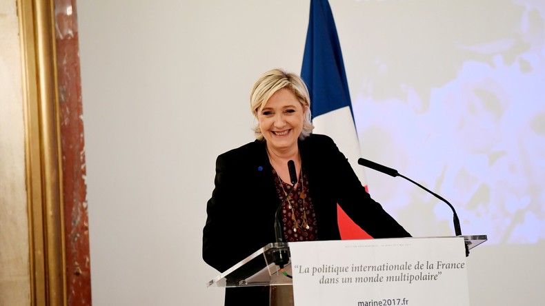 Devant des ambassadeurs internationaux, Marine Le Pen promet de nouveau «une France puissante»