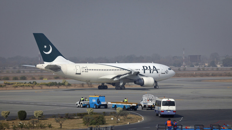 Sept passagers de trop ? Une compagnie pakistanaise les fait voler debout dans l'allée centrale